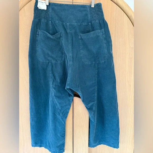 We The Free NWT Lunan Crop Harem
Cord Jeans Color Overboard Size L - Picture 12 of 16